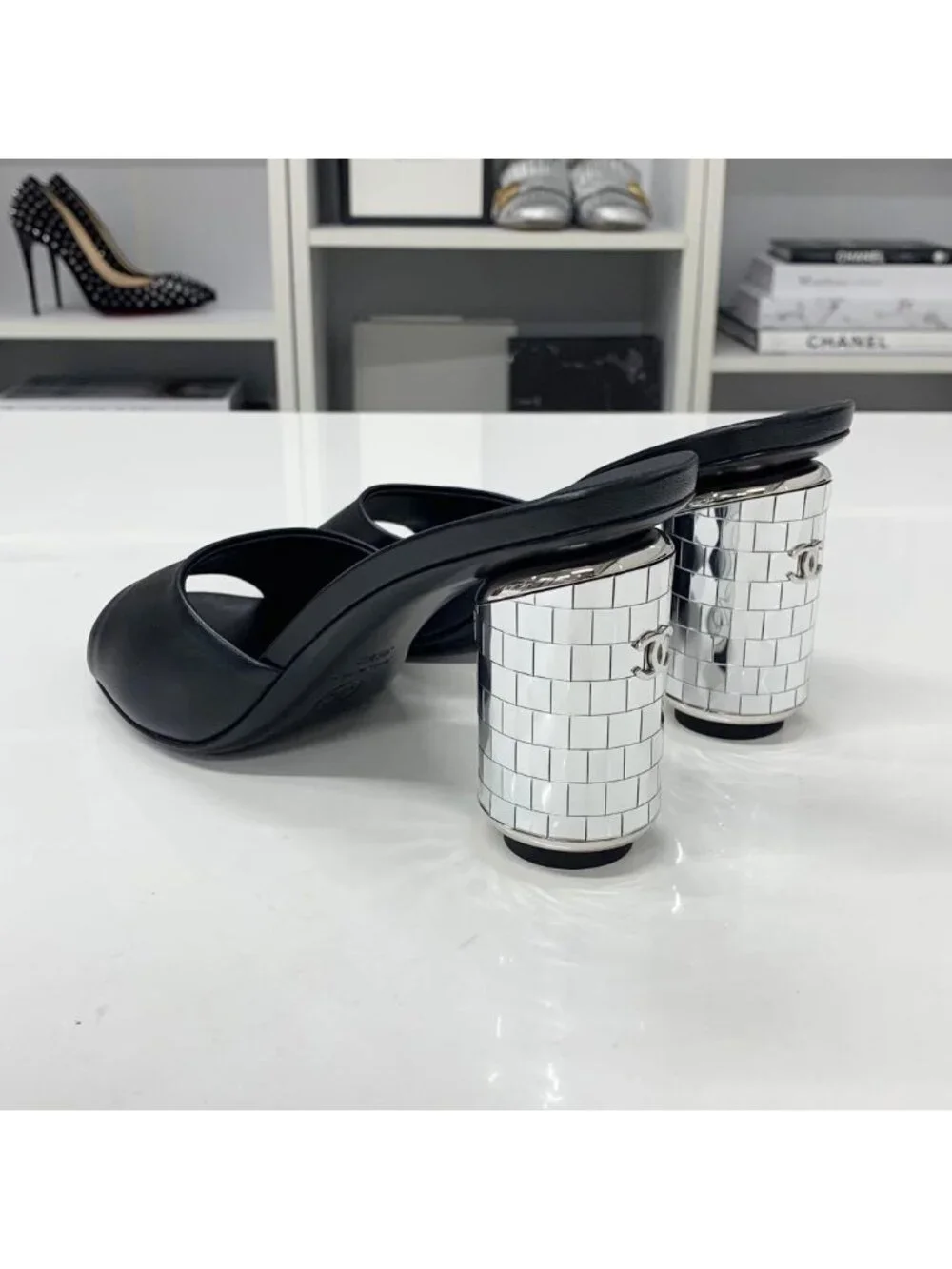 Chanel CC Logo Leather Mirror Heel Sandals Black - Picture 5 of 10